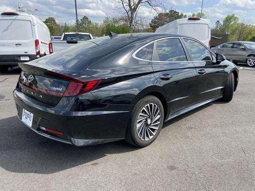2023 Hyundai SONATA Hybrid SE