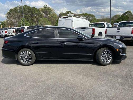 2023 Hyundai SONATA Hybrid SE