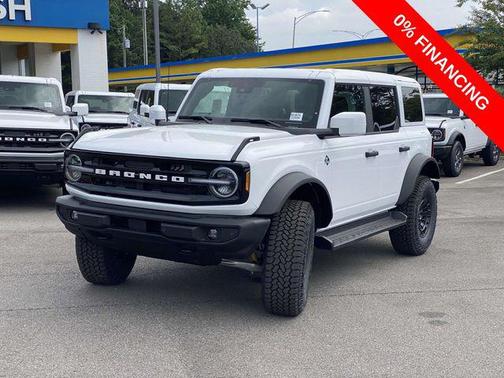 Oxford White 2026 Ford Bronco Outer Banks