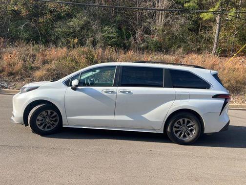 2022 Toyota Sienna XLE