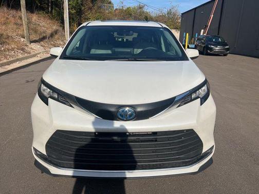 2022 Toyota Sienna XLE