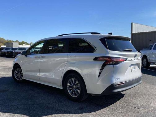 2022 Toyota Sienna XLE