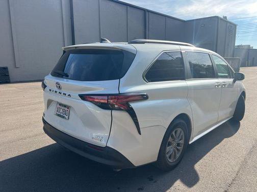 2022 Toyota Sienna XLE