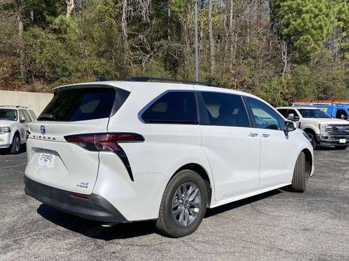 2022 Toyota Sienna XLE