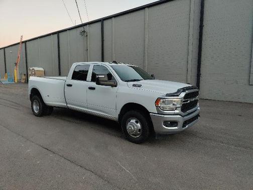 2024 RAM 3500 Tradesman Crew Cab 4x2 8' Box