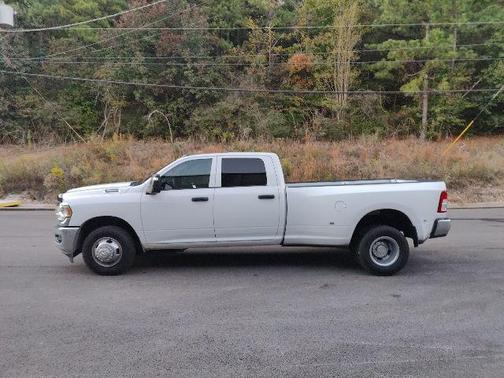 2024 RAM 3500 Tradesman Crew Cab 4x2 8' Box