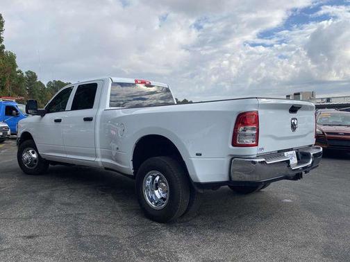 2024 RAM 3500 Tradesman Crew Cab 4x2 8' Box