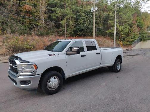 2024 RAM 3500 Tradesman Crew Cab 4x2 8' Box