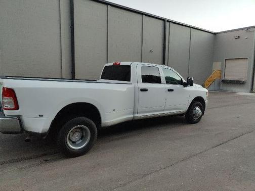 2024 RAM 3500 Tradesman Crew Cab 4x2 8' Box
