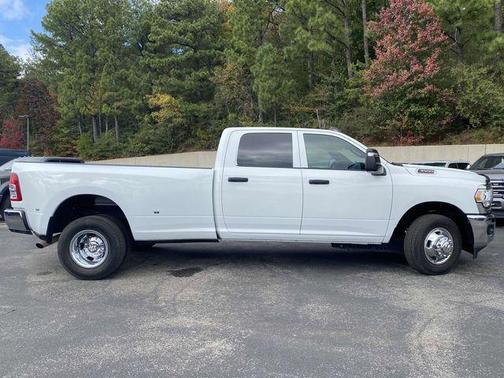 2024 RAM 3500 Tradesman Crew Cab 4x2 8' Box