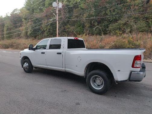 2024 RAM 3500 Tradesman Crew Cab 4x2 8' Box