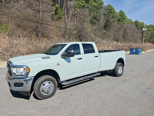 2024 RAM 3500 Tradesman Crew Cab 4x4 8' Box