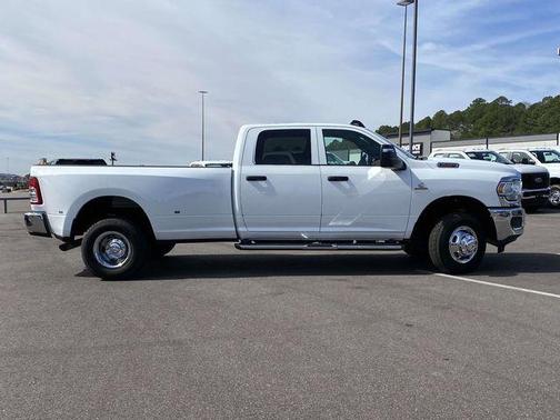 2024 RAM 3500 Tradesman Crew Cab 4x4 8' Box