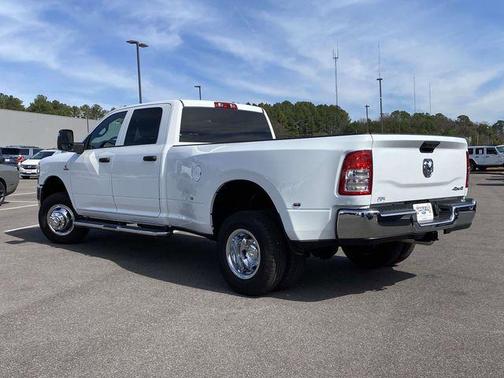 2024 RAM 3500 Tradesman Crew Cab 4x4 8' Box