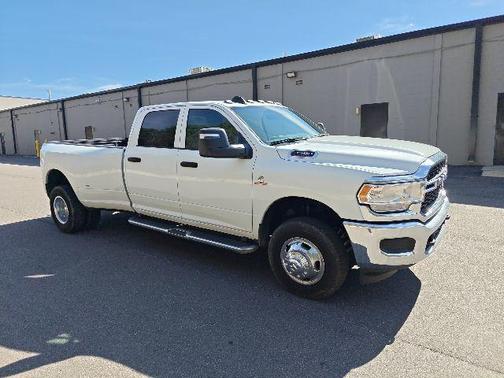 2024 RAM 3500 Tradesman Crew Cab 4x4 8' Box