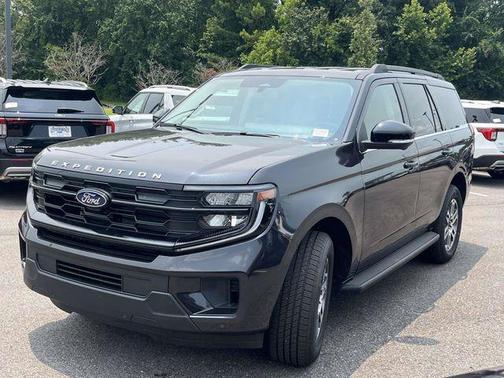 Dark Matter Gray Metallic 2026 Ford Expedition Active