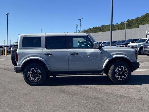 Avalanche Gray 2026 Ford Bronco Outer Banks