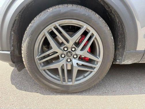 Carbonized Gray Metallic 2026 Ford Explorer ST-Line