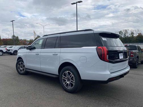 2025 Ford Expedition Max Active 4x2
