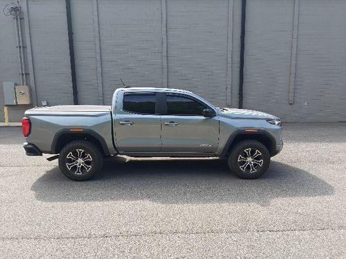 Sterling Metallic 2024 GMC Canyon AT4