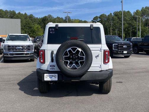 Oxford White 2026 Ford Bronco Outer Banks