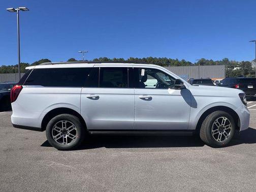 2025 Ford Expedition Max Active 4x2