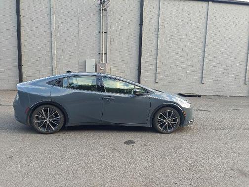 2025 Toyota Prius XLE