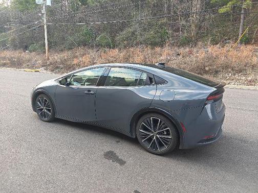 2025 Toyota Prius XLE