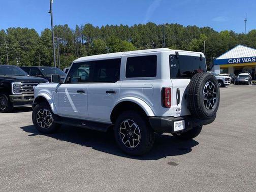 Oxford White 2026 Ford Bronco Outer Banks