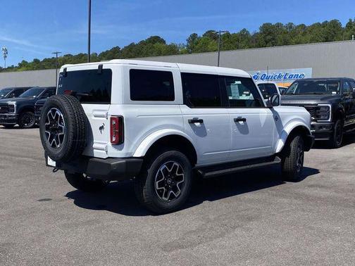 Oxford White 2026 Ford Bronco Outer Banks