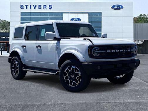 Oxford White 2026 Ford Bronco Outer Banks