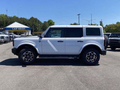 Oxford White 2026 Ford Bronco Outer Banks