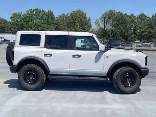 Oxford White 2026 Ford Bronco Outer Banks