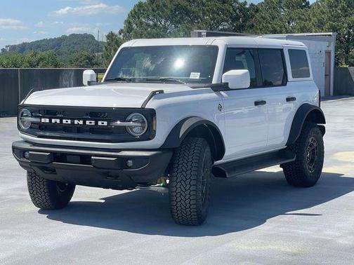 Oxford White 2026 Ford Bronco Outer Banks