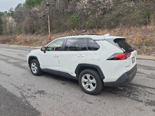 2020 Toyota RAV4 Hybrid SE