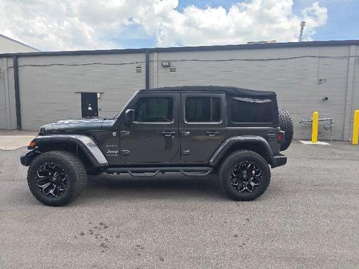 Granite Crystal Metallic Clearcoat 2018 Jeep Wrangler Unlimited Sahara
