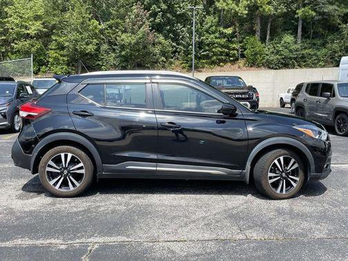 2019 Nissan Kicks SR
