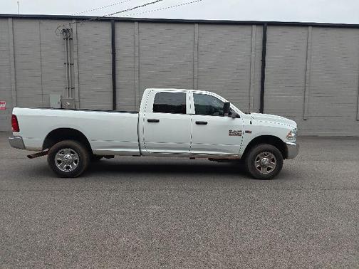 2017 RAM 2500 Tradesman Crew Cab 4x4 8' Box