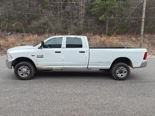 2017 RAM 2500 Tradesman Crew Cab 4x4 8' Box