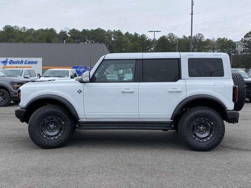 Oxford White 2026 Ford Bronco Outer Banks