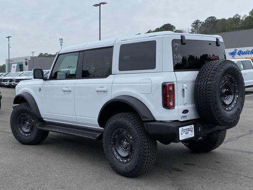 Oxford White 2026 Ford Bronco Outer Banks