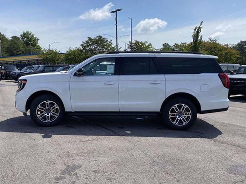 Star White Metallic Tri-Coat 2026 Ford Expedition Max Active 4x2