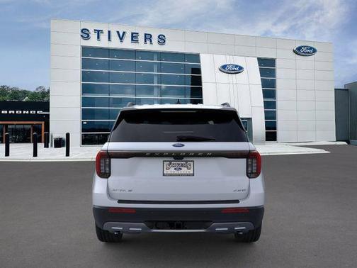 Space White Metallic 2026 Ford Explorer Active