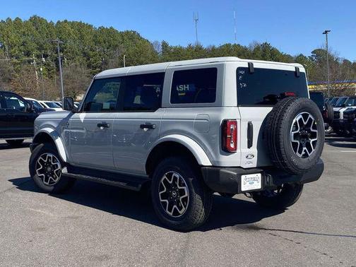 Avalanche Gray 2026 Ford Bronco Outer Banks