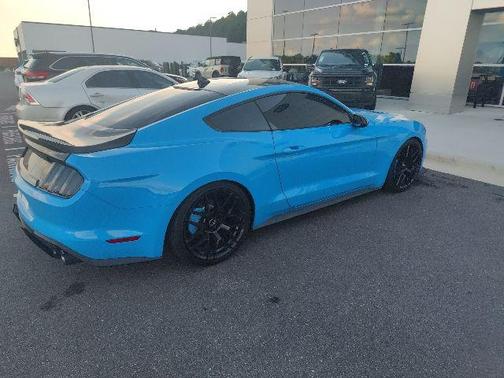 2022 Ford Mustang EcoBoost