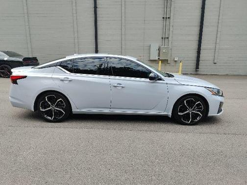 2023 Nissan Altima SR FWD