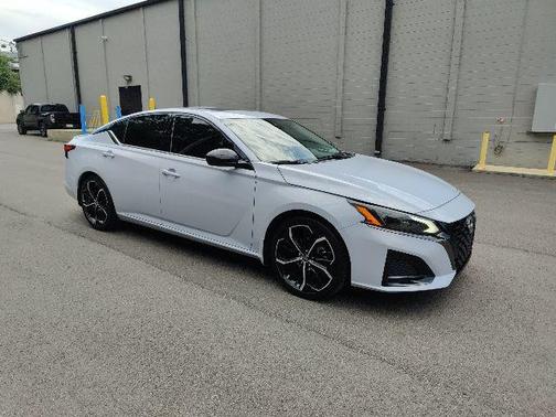 2023 Nissan Altima SR FWD