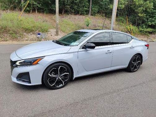 2023 Nissan Altima SR FWD