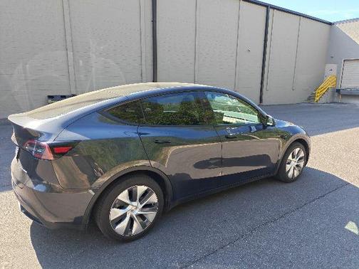 2024 Tesla Model Y Long Range Dual Motor All-Wheel Drive