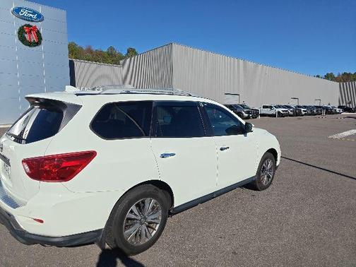 2019 Nissan Pathfinder S
